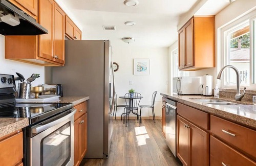 Sherwood Forest and Thistle Development House | Family Vacation Home, Spa & Big Pool, Game Room, 8 minutes to Disney✨