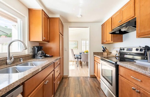 Sherwood Forest and Thistle Development House | Family Vacation Home, Spa & Big Pool, Game Room, 8 minutes to Disney✨