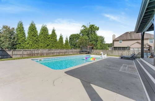 Ashley Oaks House | Family Vacation house with a big POOL