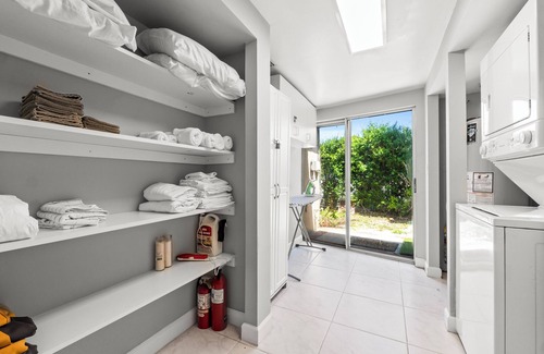 Croissant Park House | Family Vacation Gem: 5 Min to Airport, 15 to Beach