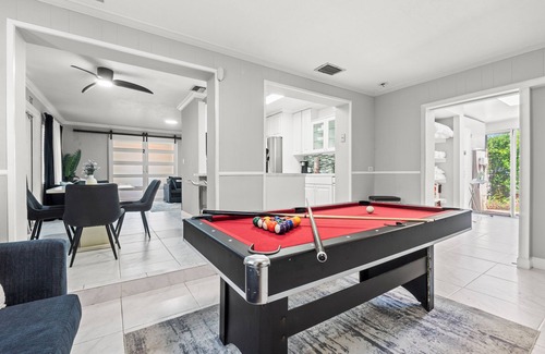 Croissant Park House | Family Vacation Gem: 5 Min to Airport, 15 to Beach