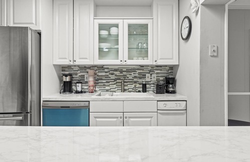 Croissant Park House | Family Vacation Gem: 5 Min to Airport, 15 to Beach