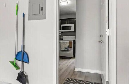 Lithonia House | Family Veranda Suite +Affordable
