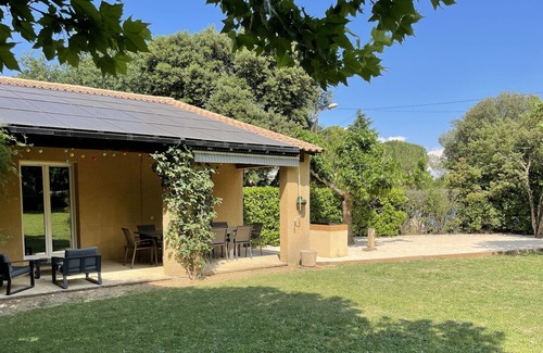 Collias House | Family villa for 10 people with large pool and large garden
