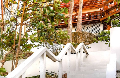 Contadora Island House | Family villa: ideal location, private beach access & pool