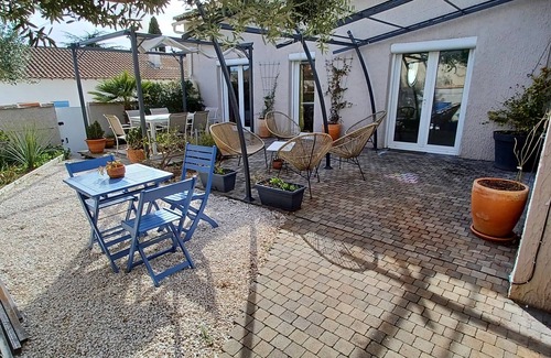 Beaucaire Villa | Family villa in secure development close to shops