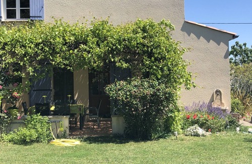 Manosque Villa | Family villa in the hills above Manosque