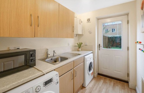 Langley Marish House | Family & Work stays w/2x Ensuite & Prv Parking 1+