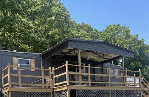 Camdenton Cottage | Famliy and Pet Friendly and Fun 3 bedroom 1.5 Bath Lakefront w Dock