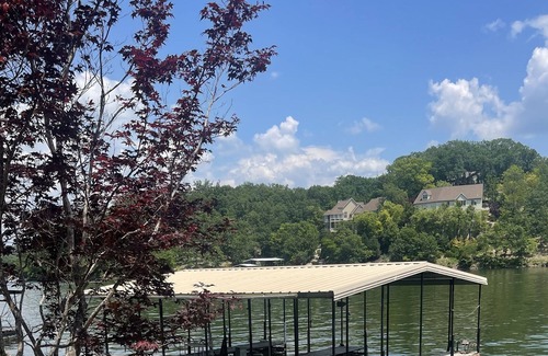 Camdenton Cottage | Famliy and Pet Friendly and Fun 3 bedroom 1.5 Bath Lakefront w Dock