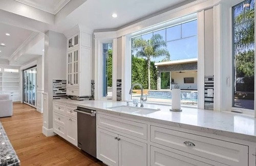 Valley Village House | fancy 5-bedroom house with huge pool near hollywood