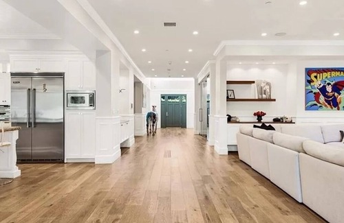 Valley Village House | fancy 5-bedroom house with huge pool near hollywood