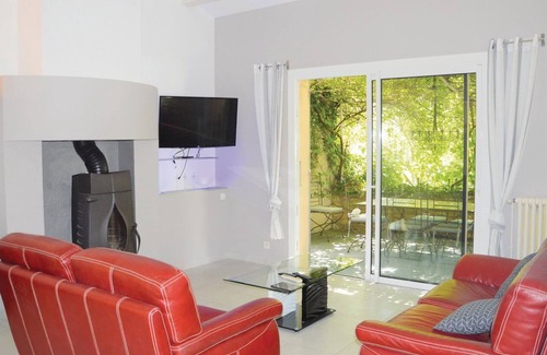 Grans House | Fancy a sunny vacation in a beautiful vacation home with private pool and pleasantly shaded terrace.