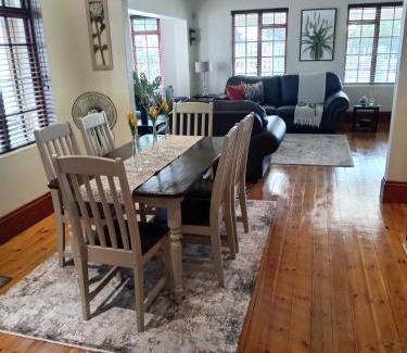 Primrose Apartment | Fancy Pansy 4.2 Room 1 only : Spacious 1 bedroom house