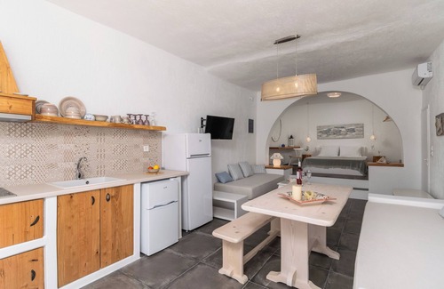 Apollonia House | FANI DREAM SUITE 2&3 By Vilos Suites