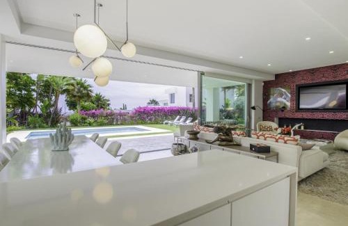 Marbella Villa | Fantástica Villa moderna en Rio Real