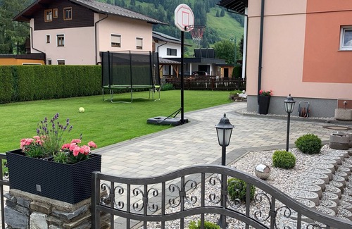 Bruck an der Grossglocknerstrasse Apartment | Fantastic apartment in a quiet central location