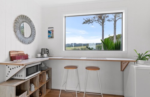 Langs Beach Cottage | Fantail Retreat - Langs Beach Holiday Apartment