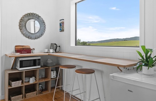 Langs Beach Cottage | Fantail Retreat - Langs Beach Holiday Apartment