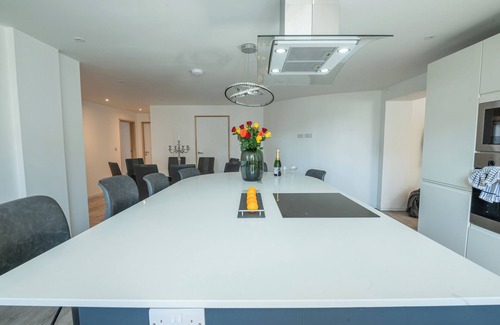Hay-on-Wye Villa | Fantasia - New Luxury Mega Apartment