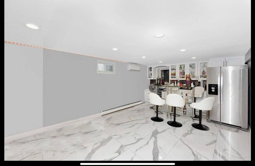 Farmingdale House | Fantastic 2-bedroom house. Walk to Ryder Cup and LIRR.