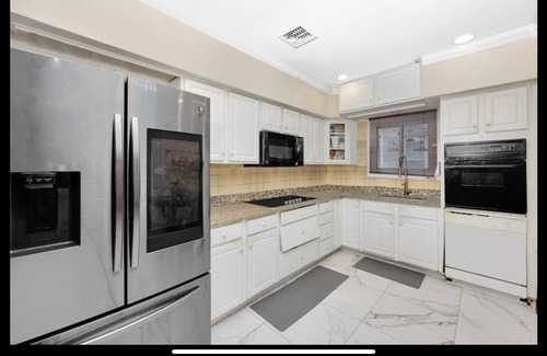 Farmingdale House | Fantastic 2-bedroom house. Walk to Ryder Cup and LIRR.