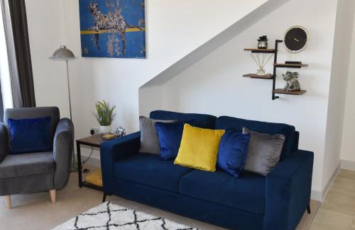 Swindon Apartment | FANTASTIC 2 Dbl Bedroom Apt. FREE off-road parking