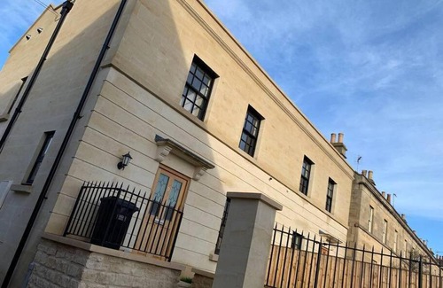 Bath House | Fantastic 3-bed house with parking