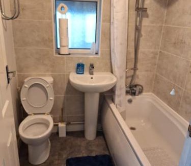 Chatham Apartment | Fantastic 3-bed with free parking & Wi-Fi Located in Chatham Kent