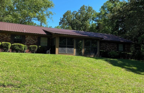 Tupelo House | Fantastic 3-bedroom house with AC in SaltillonCharming Southern Retreat –