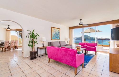 El Medano Ejidal Resort | Fantastic 3 BR Luxury Penthouse Suite at Villa del Palmar in Cabo