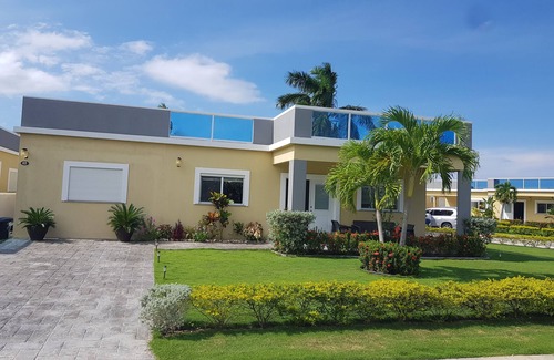 St. Ann's Bay Villa | Fantastic 4-Bedroom Villa with Pool, Beach, Gym and Restaurant.
