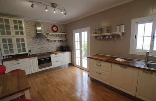 Tinajo Villa | Fantastic 4 bedroom Villa with Hot tub, private pool and amazing views
