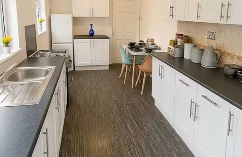 Wolverhampton House | Fantastic 5-bedroom house with Garden near Wolverhampton Stadium
