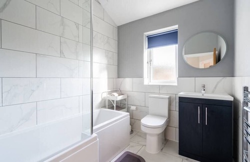 Cleeve House | Fantastic and Sleek 3BD Home Wrington Bristol