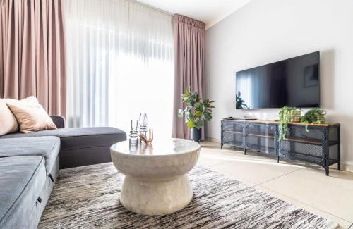 Mea She'arim Apartment | Fantastic Apartment Parking in city center