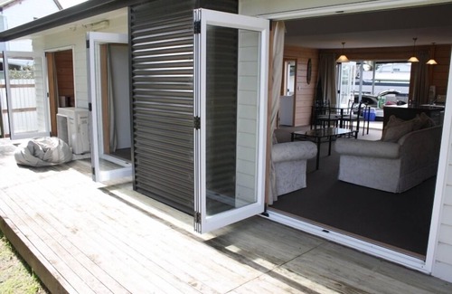 Pauanui House | FANTASTIC BACH near Pauanui Beach