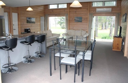 Pauanui House | FANTASTIC BACH near Pauanui Beach