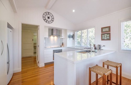 Toowong House | Fantastic base for business meetings, dinner parties or family get together!