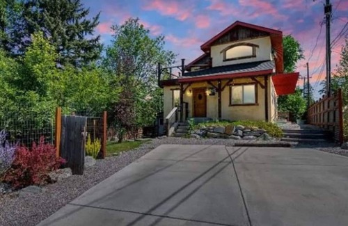 Riverfront House | Fantastic Basement Bungalow close to downtown - Riverfront Neighborhood
