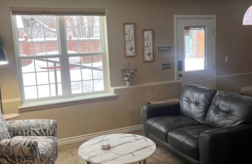 Riverfront House | Fantastic Basement Bungalow close to downtown - Riverfront Neighborhood
