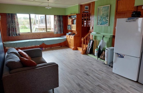 Cooks Beach House | Fantastic Beach Front Bach