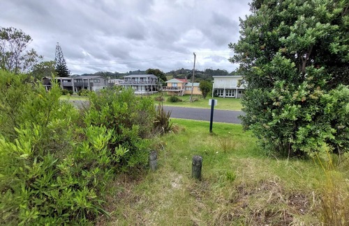 Cooks Beach House | Fantastic Beach Front Bach