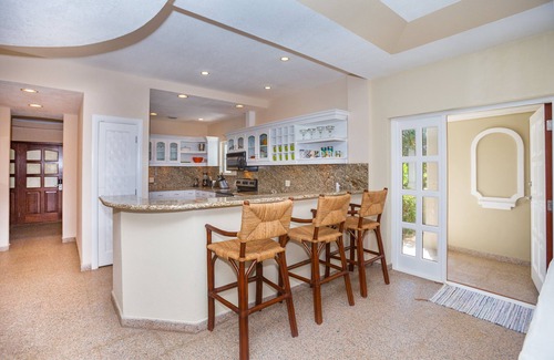 Lawson Rock Condo | Fantastic beachfront 1 bedroom getaway