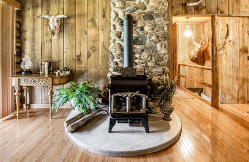Wisconsin Dells Cabin | Fantastic Cabin on 40 Acres W/ Free WiFi, Hiking Trails, & Wood Stoves - Dogs OK