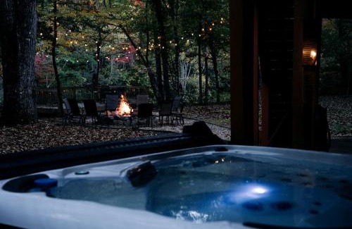 Sautee Nacoochee House | Fantastic Cabin with Fire Pit, Hot-tub and Fireplace in Sautee Nacoochee, Georgia