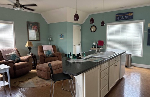 Inman Cottage | FANTASTIC Cottage - Amazing Panoramic Views - HUGE Water Front Level Lot Private