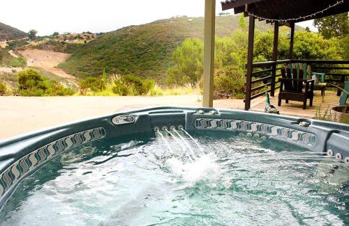 Rainbow CDP House | Fantastic Cottage with Hot-tub in Rainbow, California