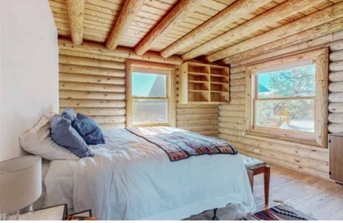 Las Campanas Cottage | Fantastic Cozy Modern Log Cabin