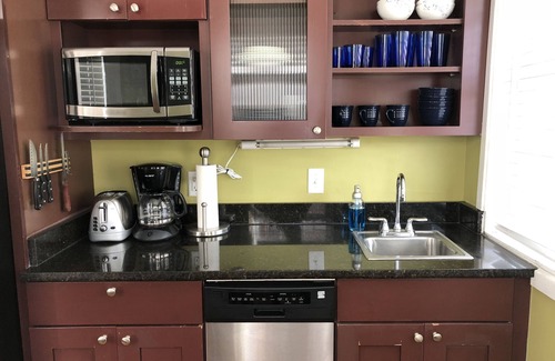 Beach Institute Condo | Fantastic Downtown Condo with Pool! in Savannah